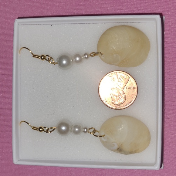 Shell earrings - Picture 4 of 4